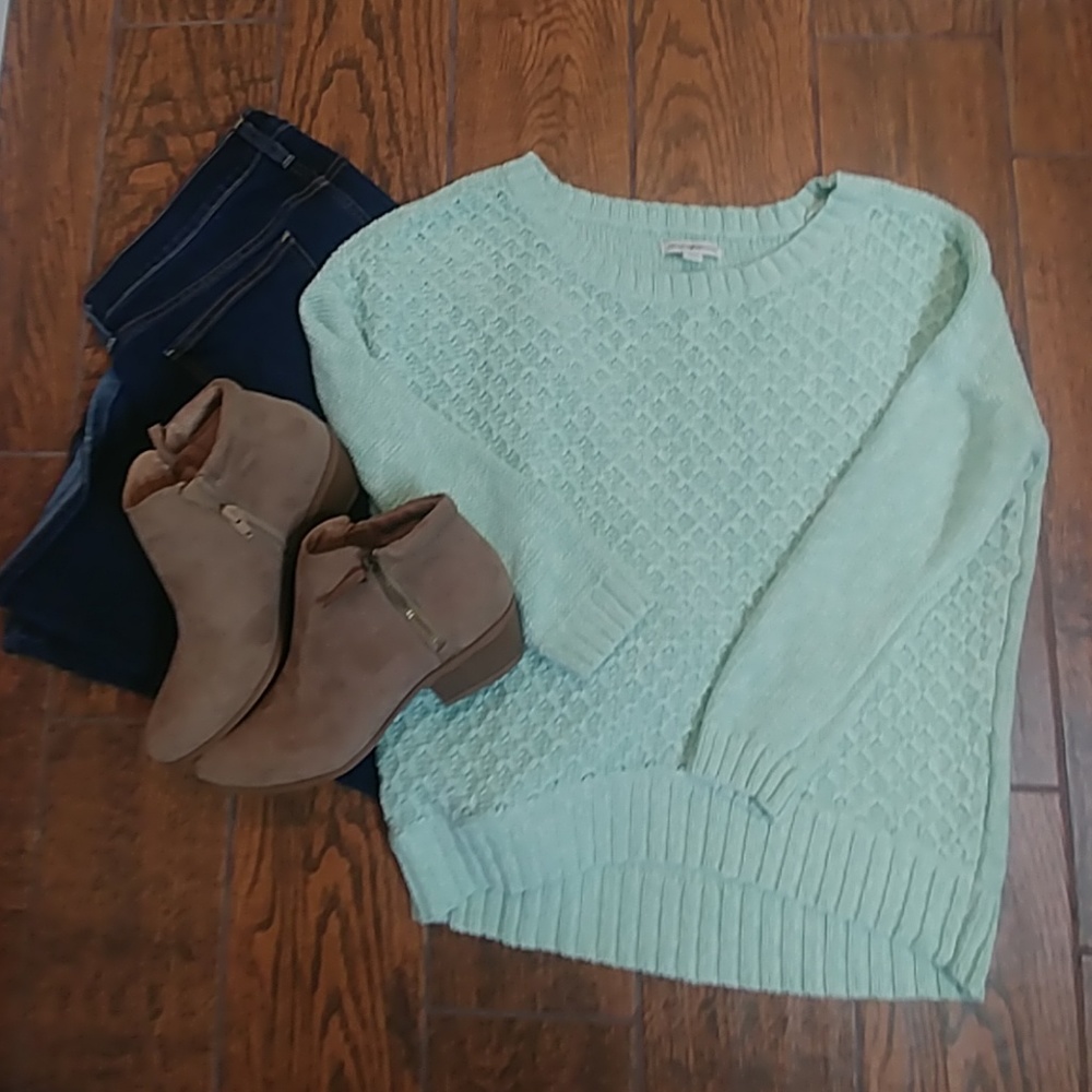 American Eagle mint green sweater